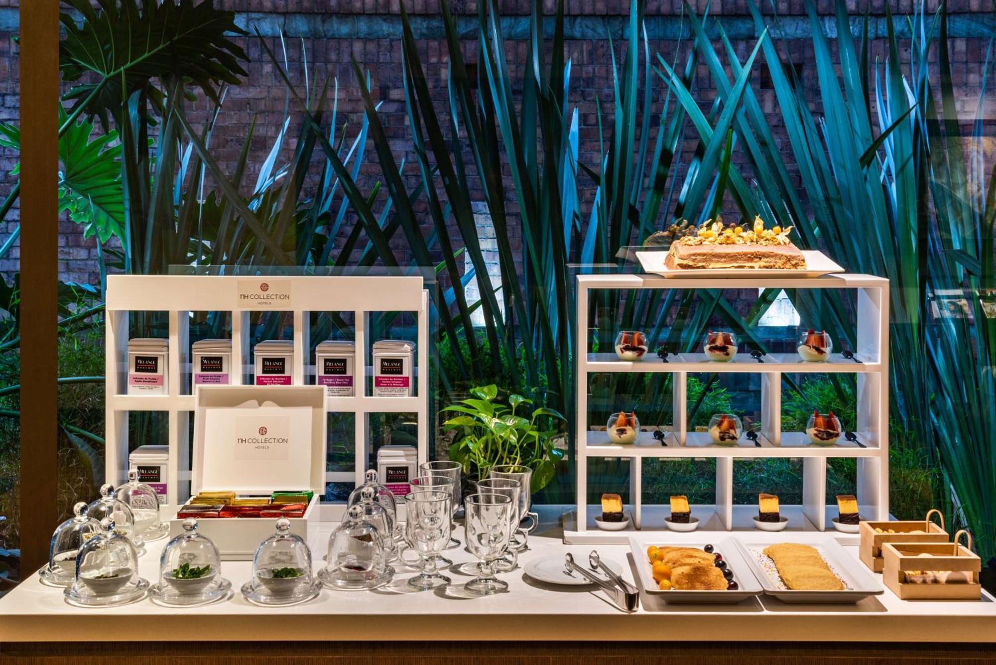 Отель Nh Collection Bogota Andino Royal Экстерьер фото A buffet at a hotel