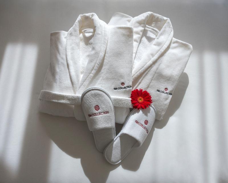 Отель Nh Collection Bogota Andino Royal Экстерьер фото A bathrobe and slippers